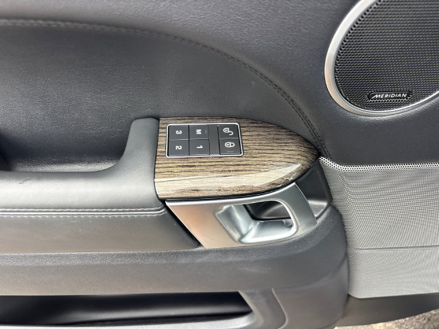 Used 2018 Land Rover Range Rover Sport HSE AWD/4WD image 16