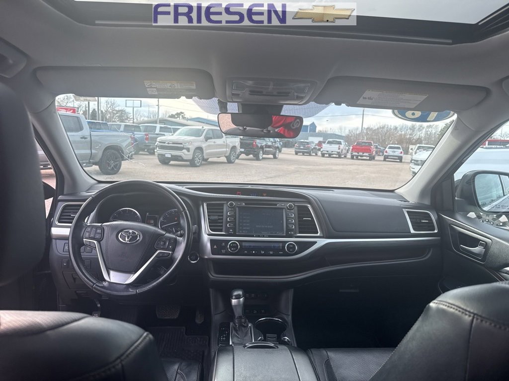 Used 2018 Toyota Highlander Limited w/ Protection Package #3 image 27