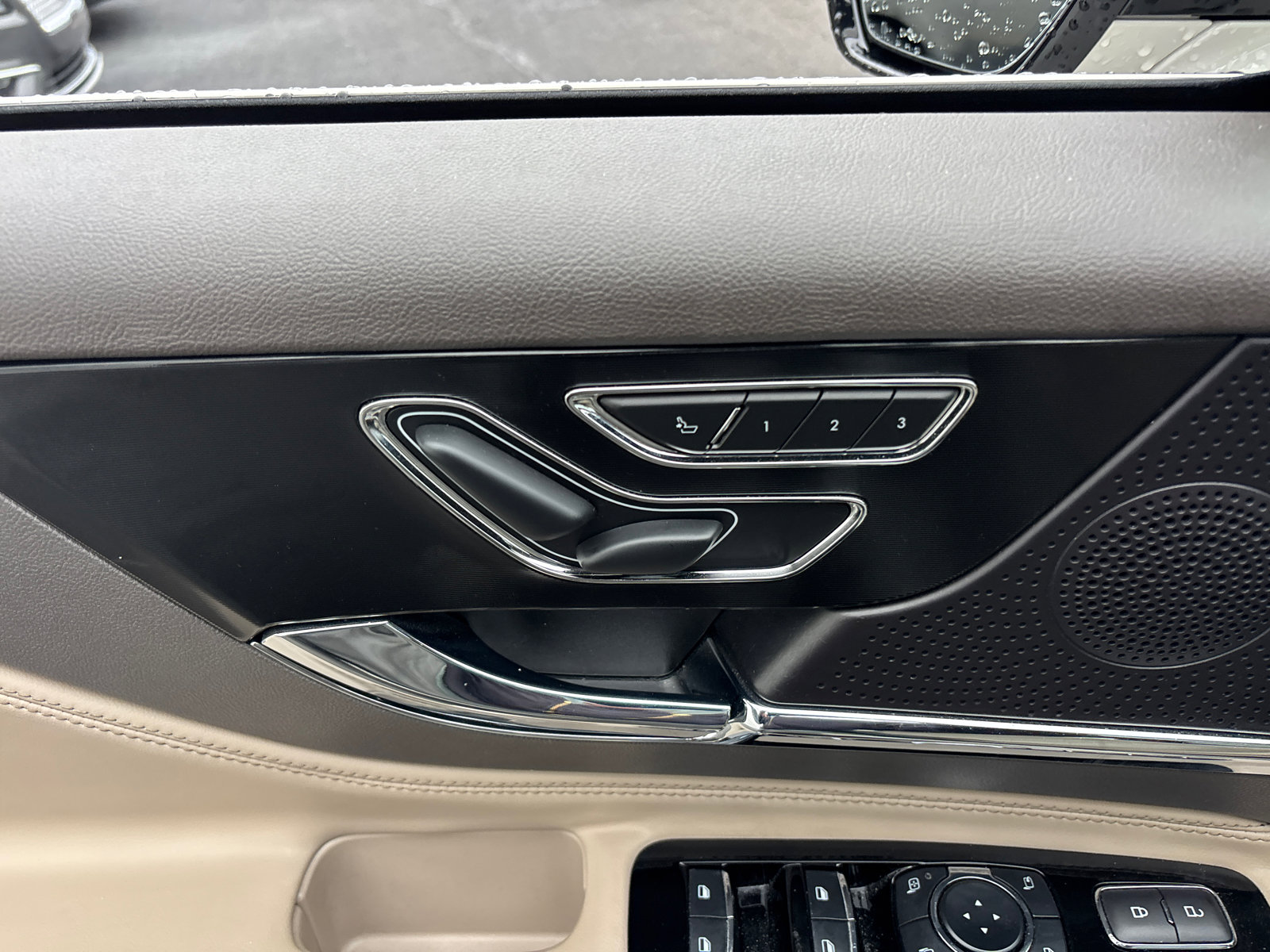 Certified 2023 Lincoln Corsair Reserve w/ Equipment Group 201A image 12