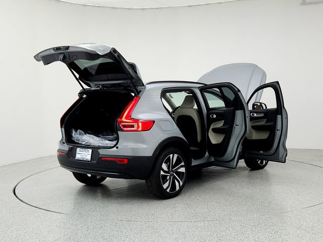 New 2026 Volvo XC40 B5 Ultra w/ Climate Package image 11