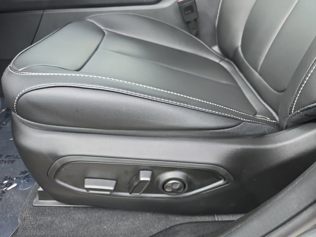 New 2025 Jeep Grand Cherokee Limited w/ Black Appearance Package image 30