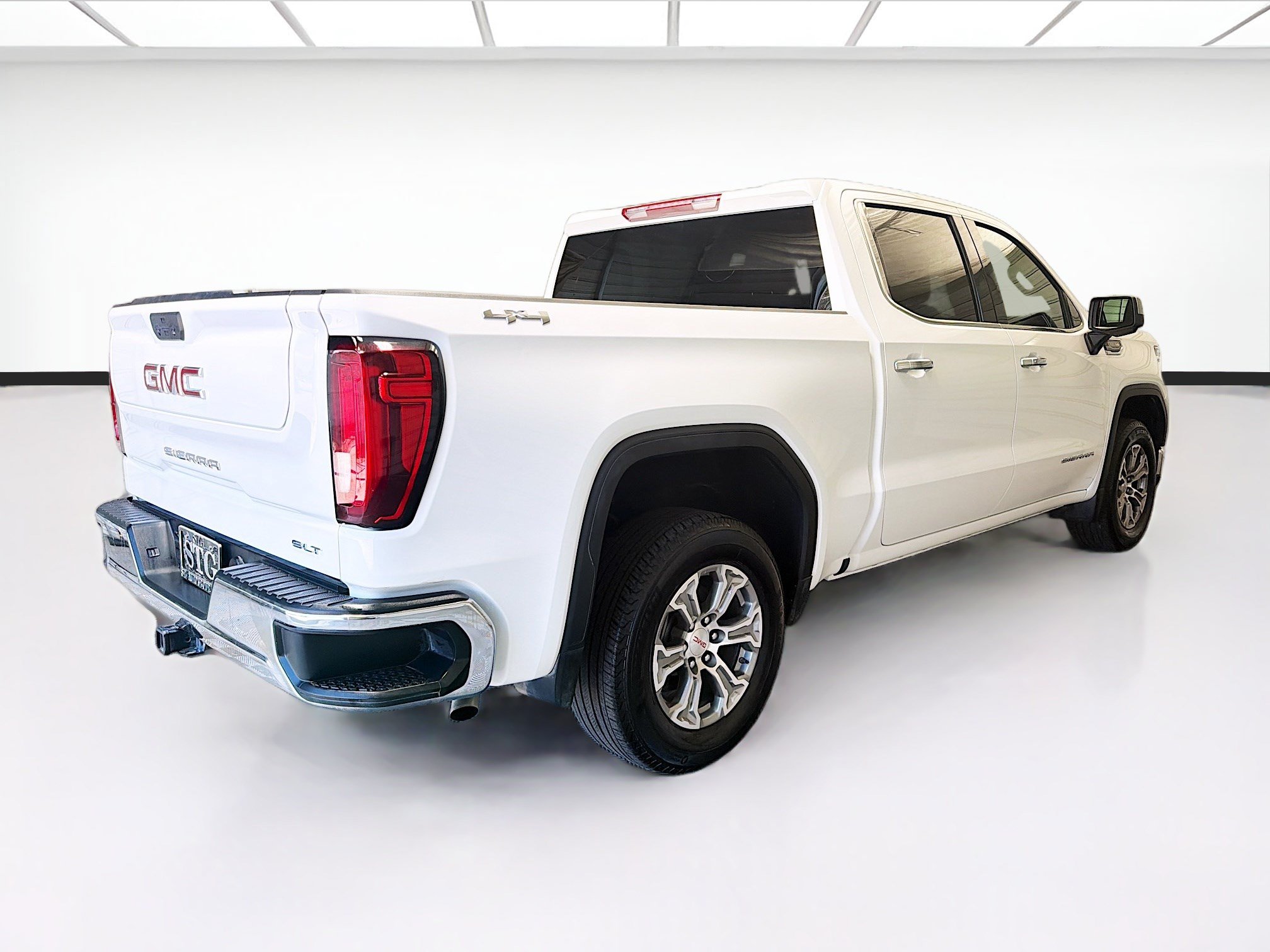 Used 2025 GMC Sierra 1500 SLT AWD/4WD image 4