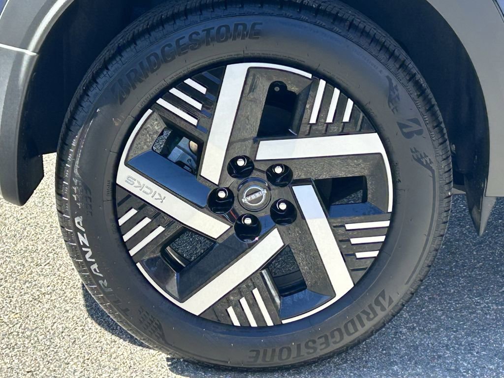 Used 2026 Nissan Kicks SV image 7