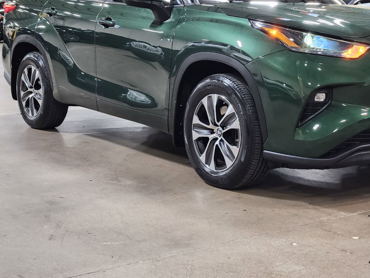 Used 2023 Toyota Highlander XLE FWD image 16