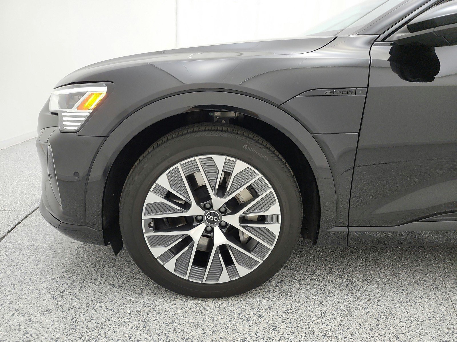 Used 2024 Audi Q8 e-tron Premium Plus w/ Premium Plus Package AWD/4WD image 17