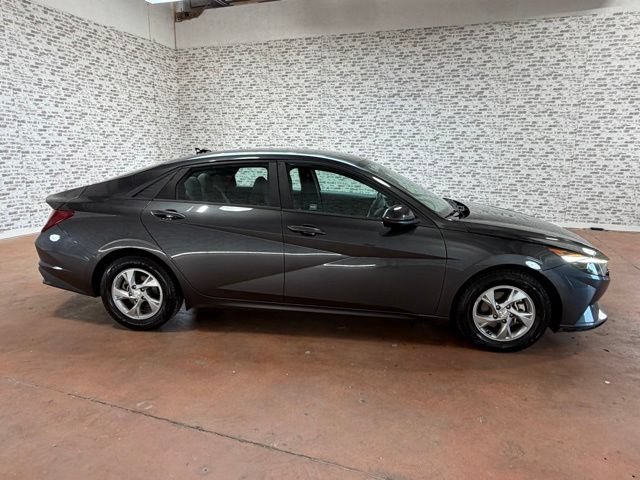Used 2021 Hyundai Elantra SE FWD image 6