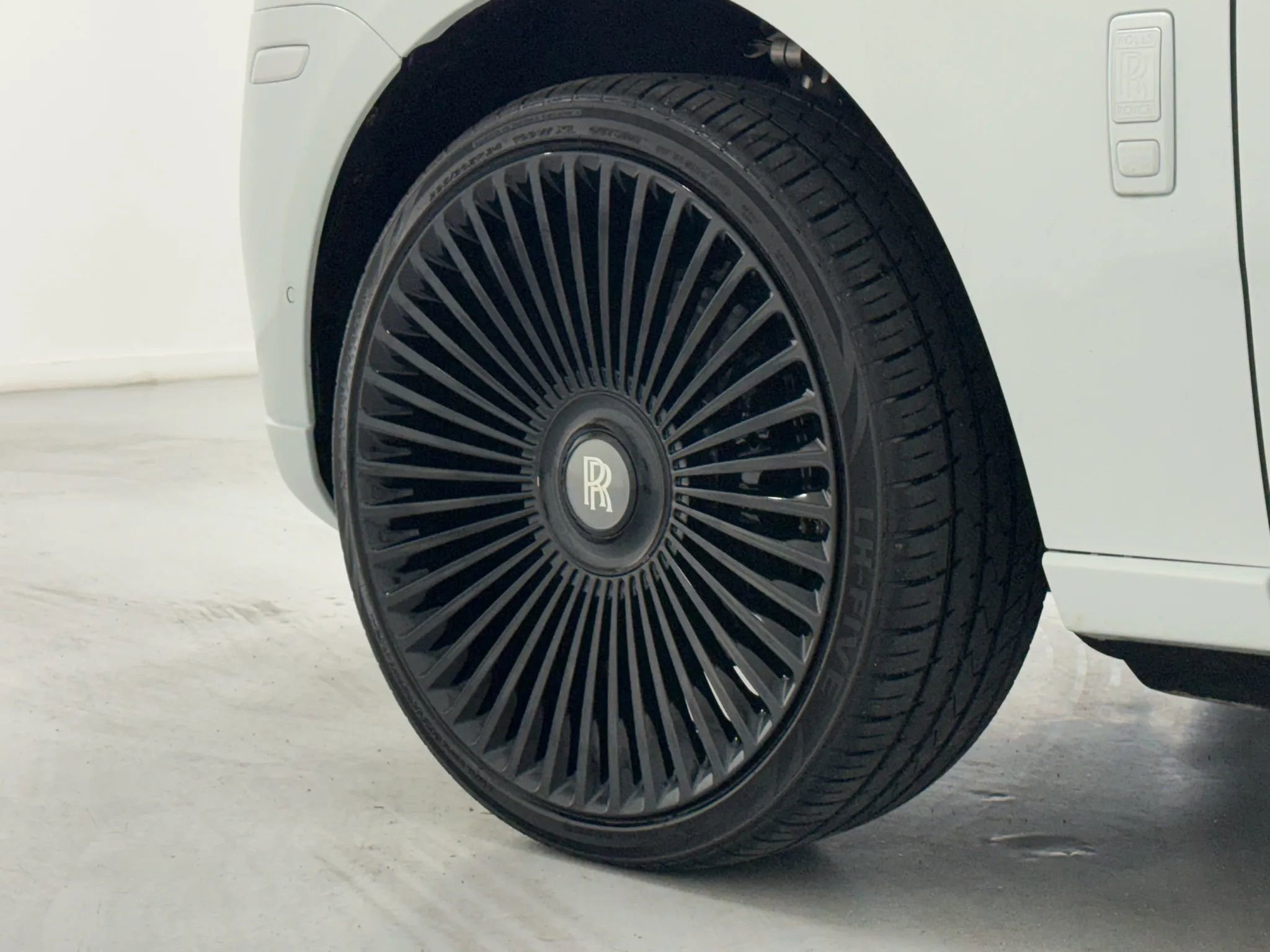 Used 2020 Rolls-Royce Cullinan image 11