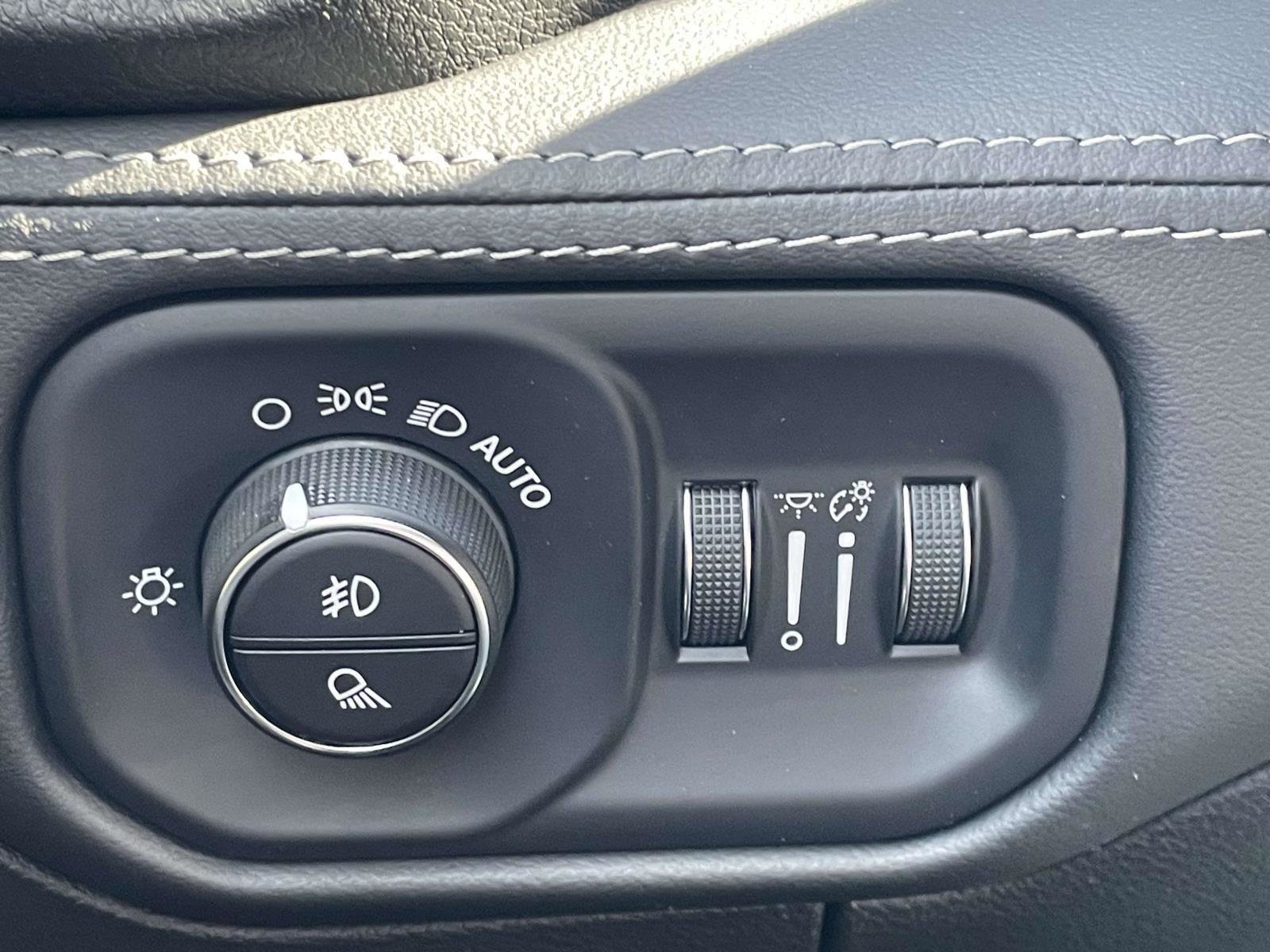 Used 2024 RAM 1500 Limited image 34