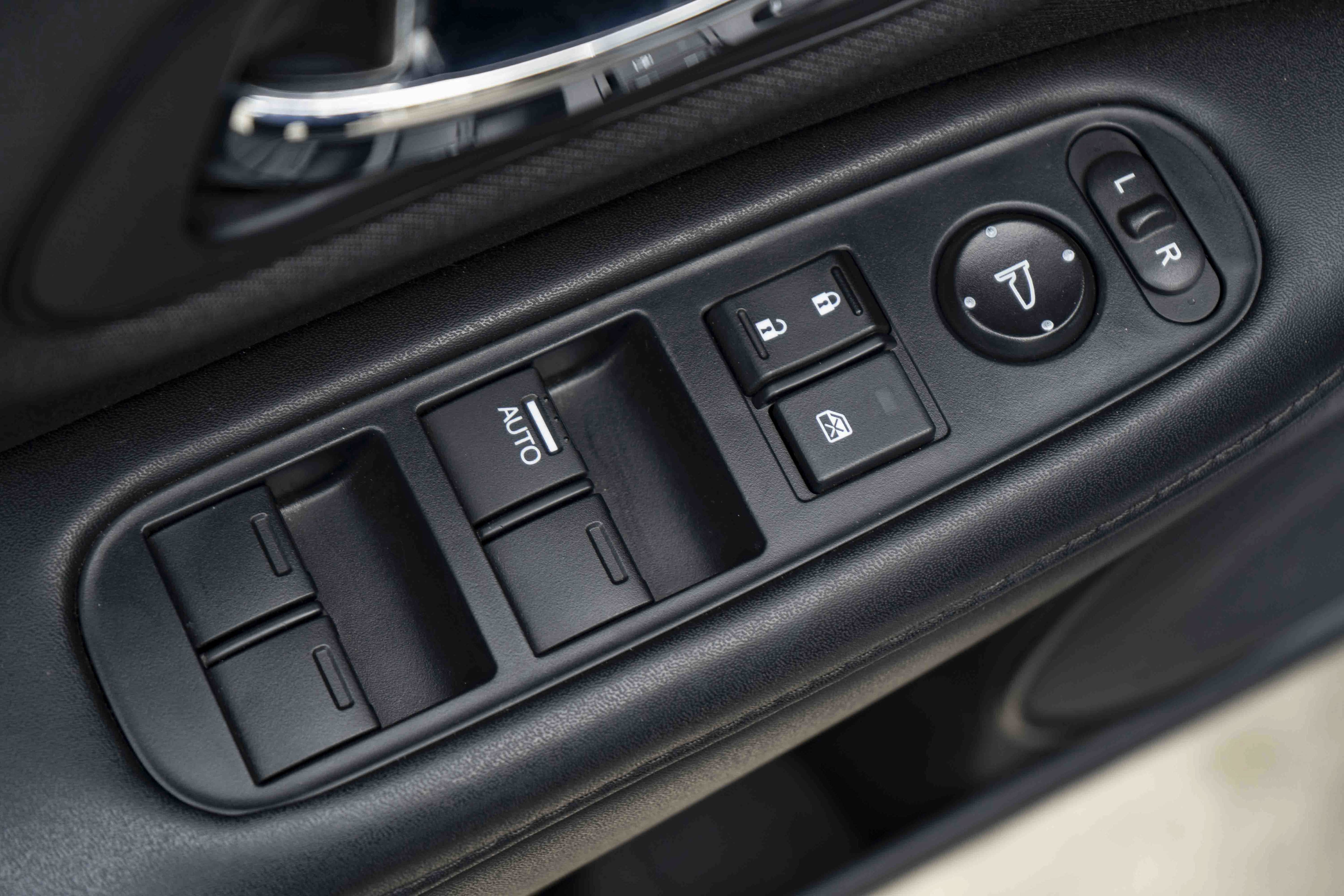 Certified 2022 Honda HR-V LX image 35