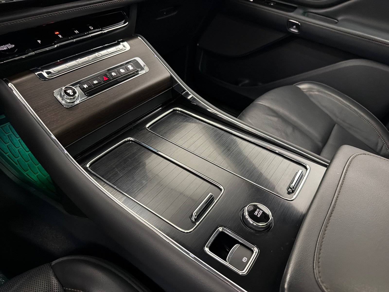 Used 2025 Lincoln Aviator Reserve AWD/4WD image 32