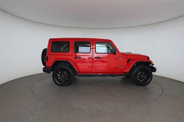 Used 2025 Jeep Wrangler Unlimited Sahara w/ Safety Group AWD/4WD image 26