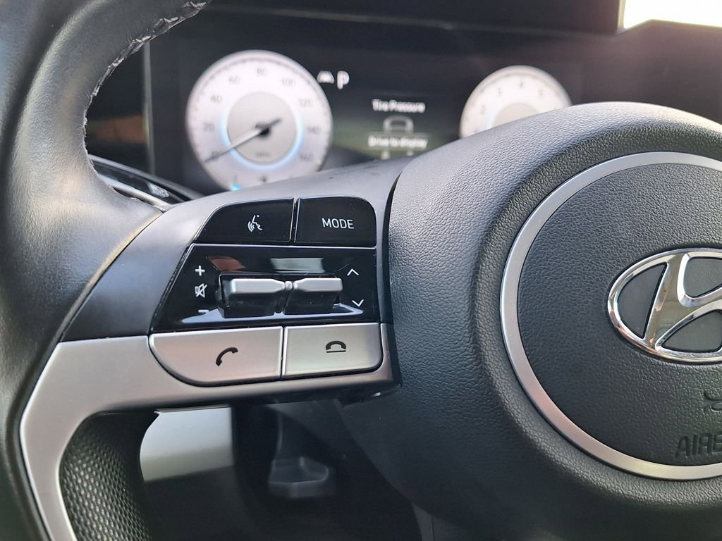 Certified 2021 Hyundai Elantra Limited image 16