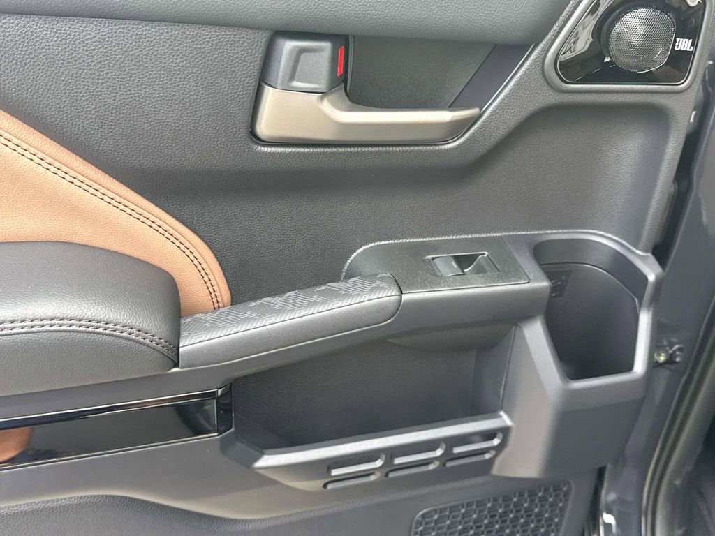 Used 2025 Toyota 4Runner Limited image 28