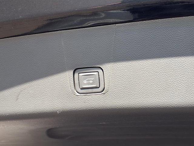 Used 2023 Chevrolet Traverse LT image 22