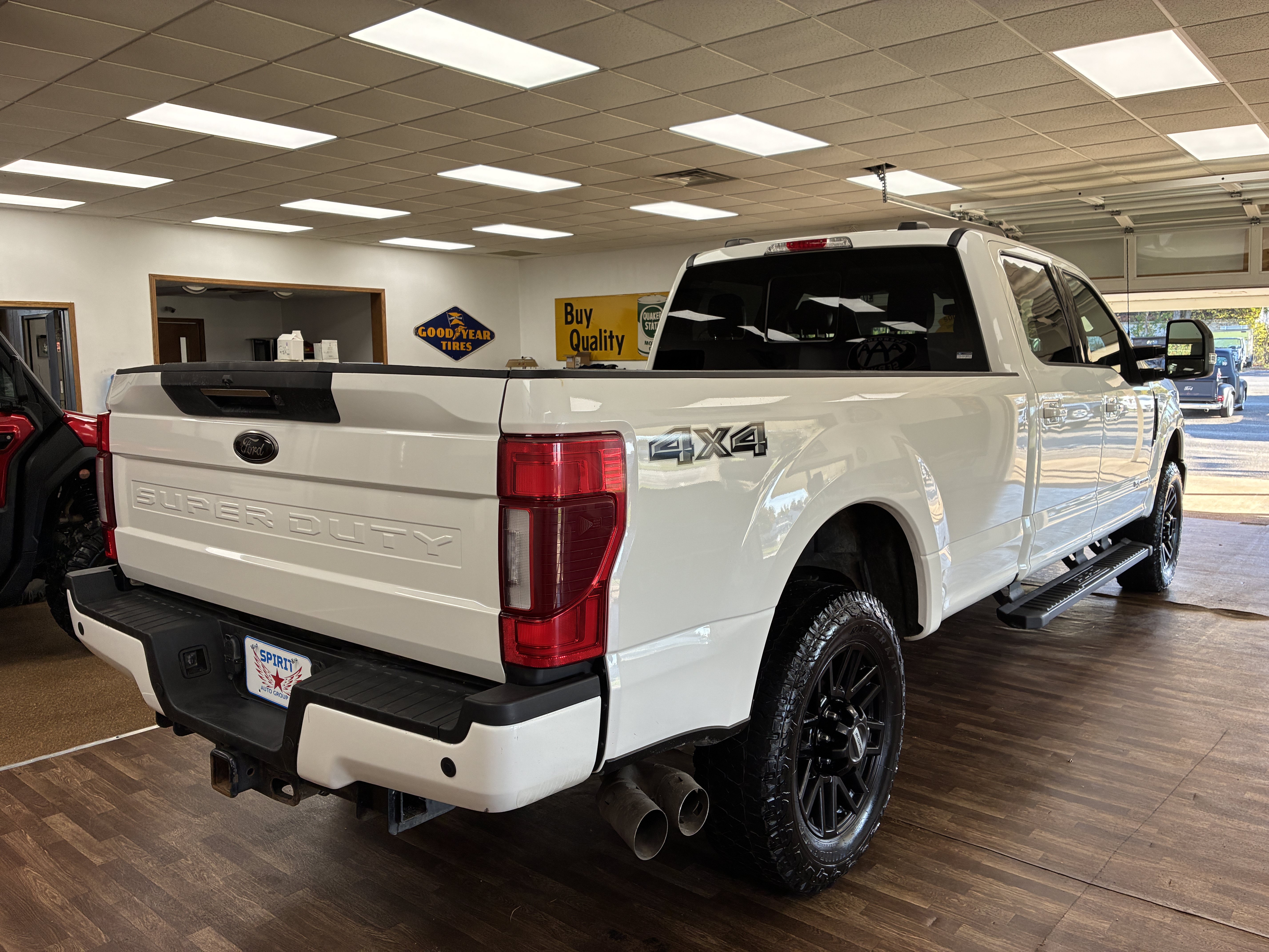 Used 2022 Ford F350 Lariat w/ Black Appearance Package AWD/4WD image 6