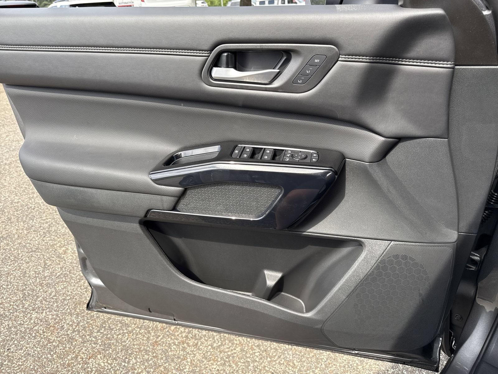 New 2026 Nissan Pathfinder Platinum FWD image 14