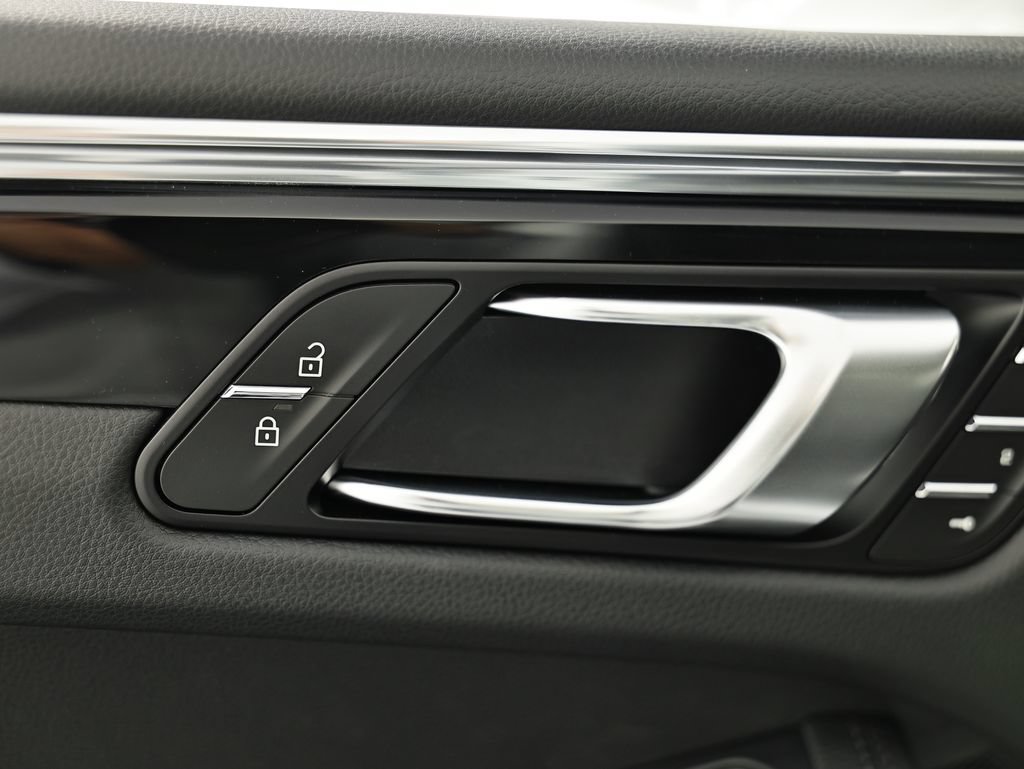 New 2026 Porsche Macan AWD/4WD image 20