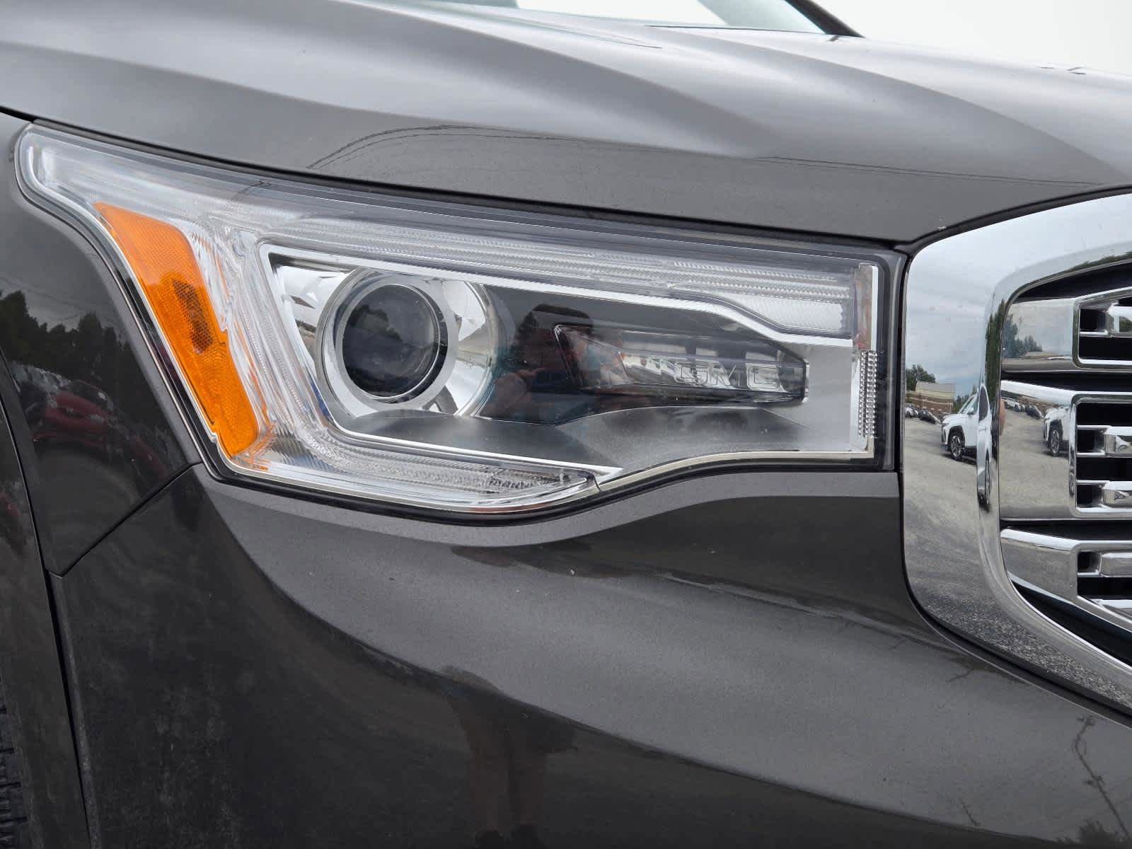 Used 2019 GMC Acadia Denali w/ Technology Package FWD image 2