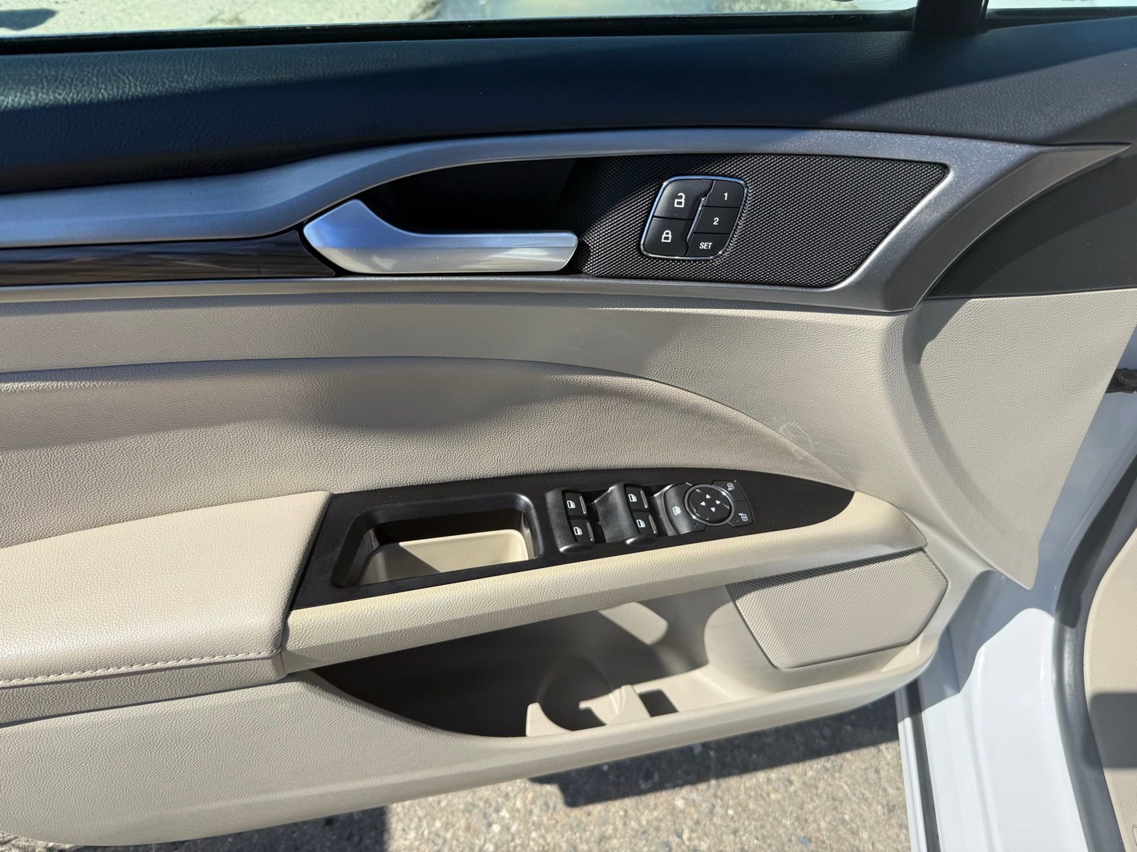 Used 2020 Ford Fusion SEL image 9