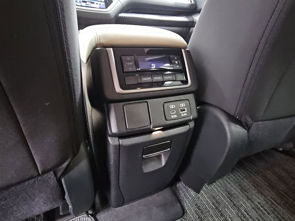 Used 2024 Subaru Ascent Premium w/ Convenience Package image 30