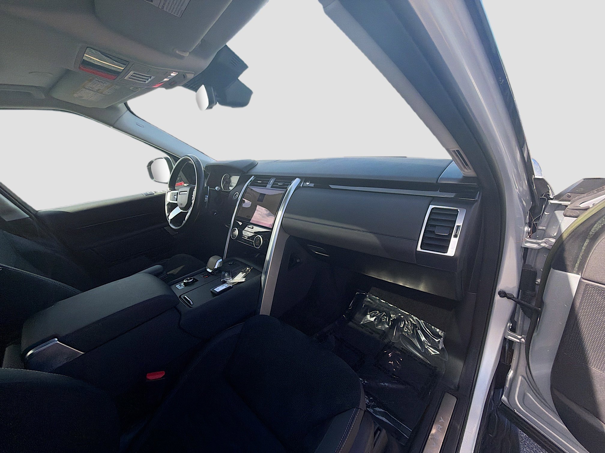 Used 2023 Land Rover Discovery S image 30