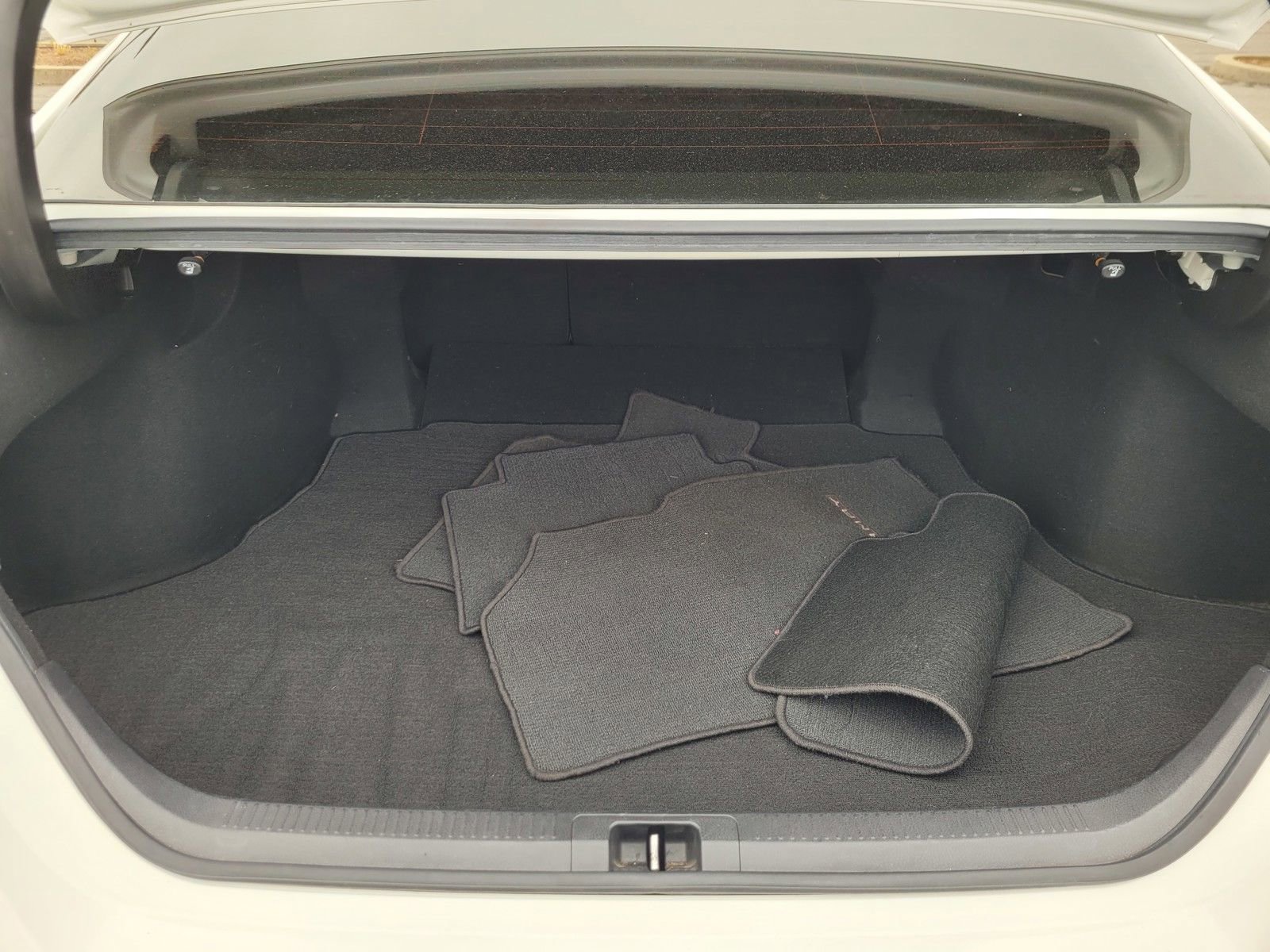 Used 2018 Toyota Camry SE FWD image 10