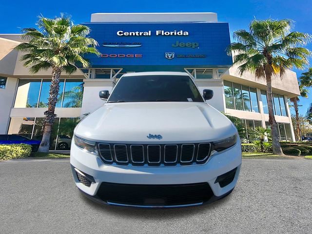 Certified 2023 Jeep Grand Cherokee Laredo image 3