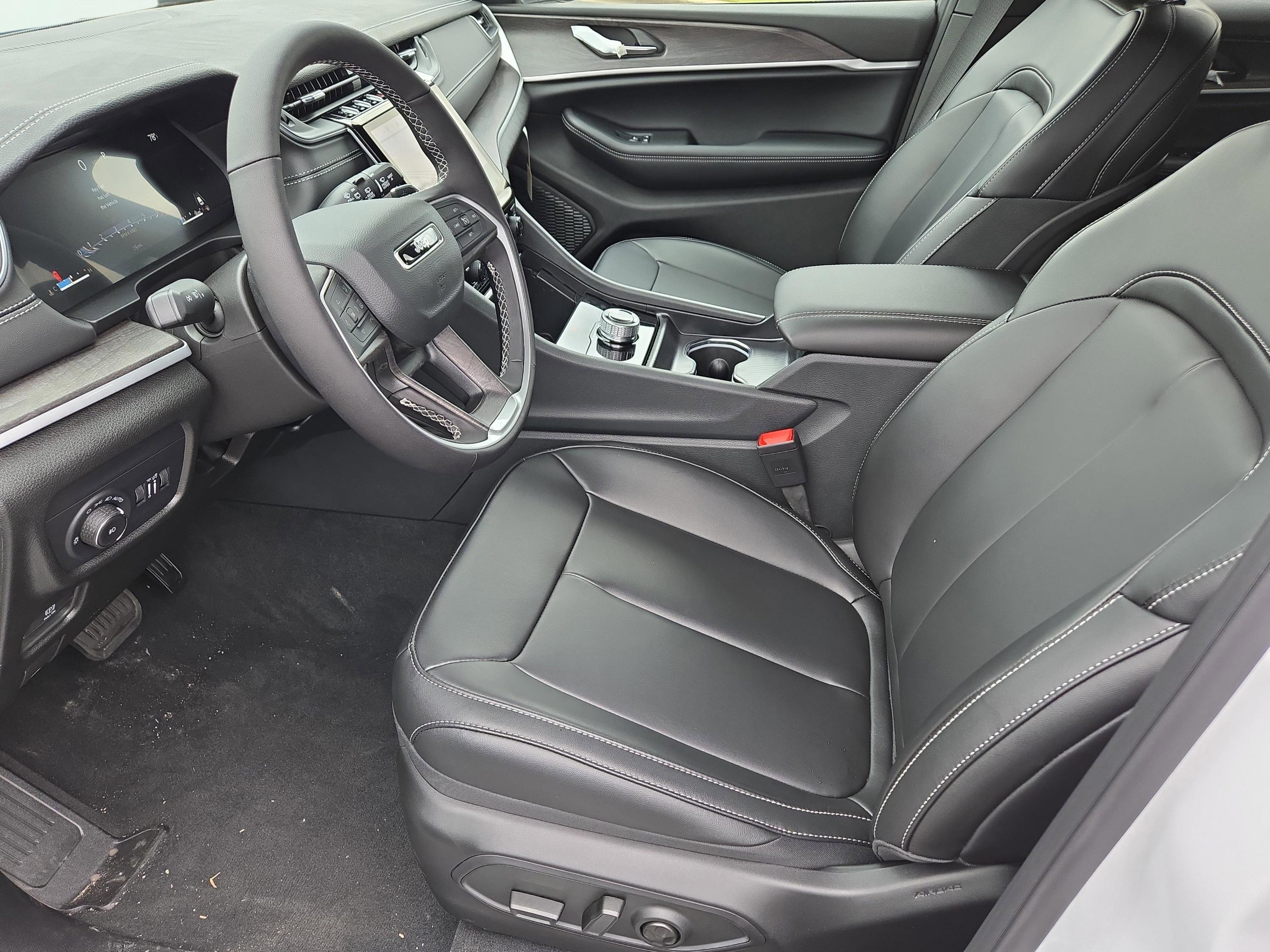 New 2025 Jeep Grand Cherokee L Limited w/ Black Appearance Package image 15