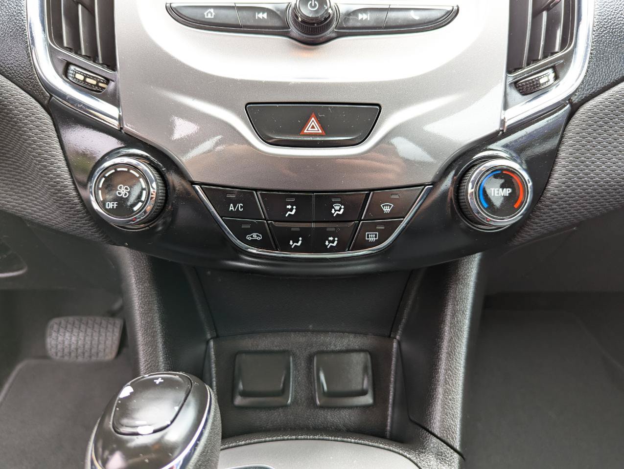 Used 2018 Chevrolet Cruze LT FWD image 23