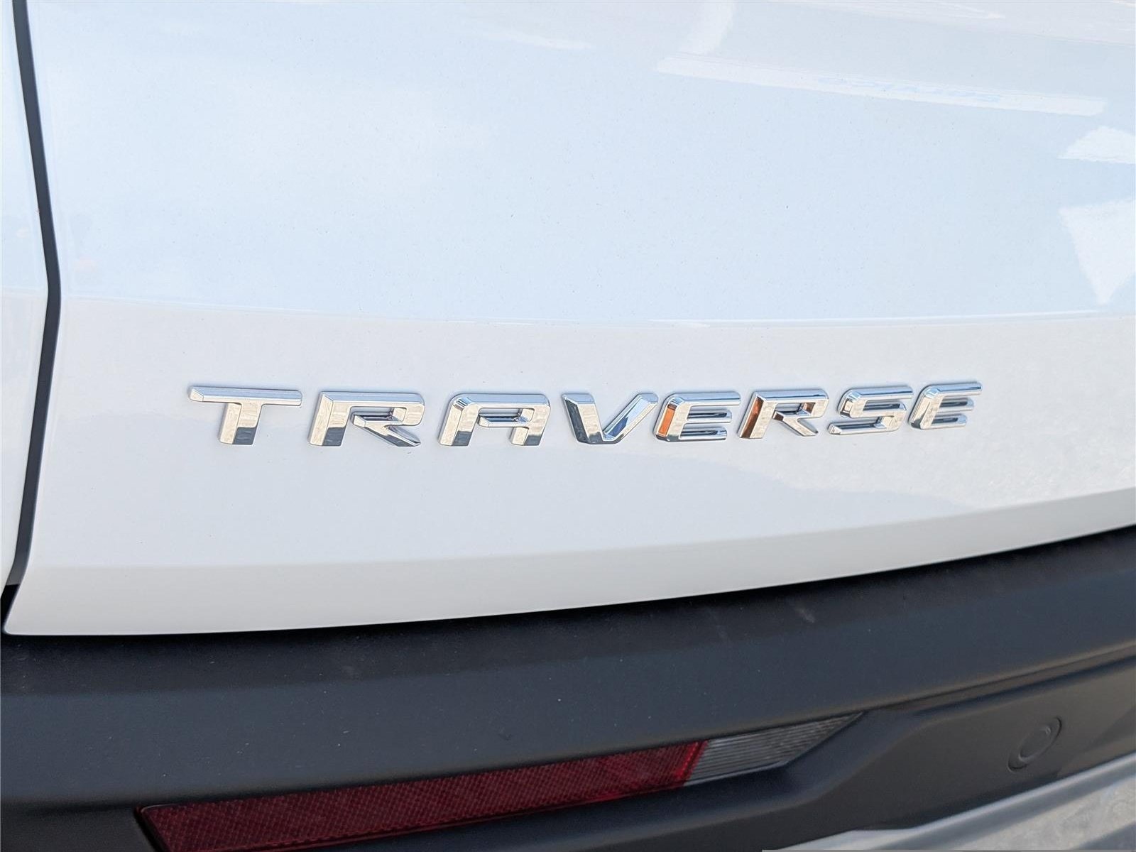 New 2027 Chevrolet Traverse LT w/ Driver Confidence Package FWD image 5