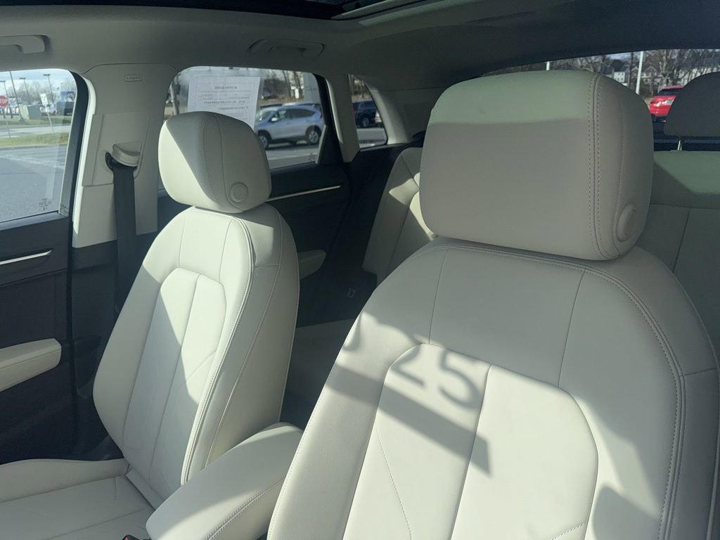 Certified 2025 Audi Q3 2.0T Premium Plus w/ Premium Plus Package AWD/4WD image 22