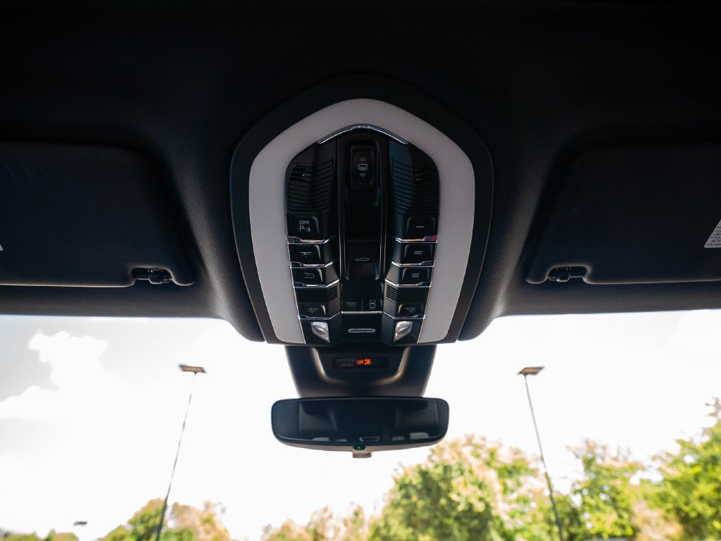 Certified 2021 Porsche Macan AWD/4WD image 20