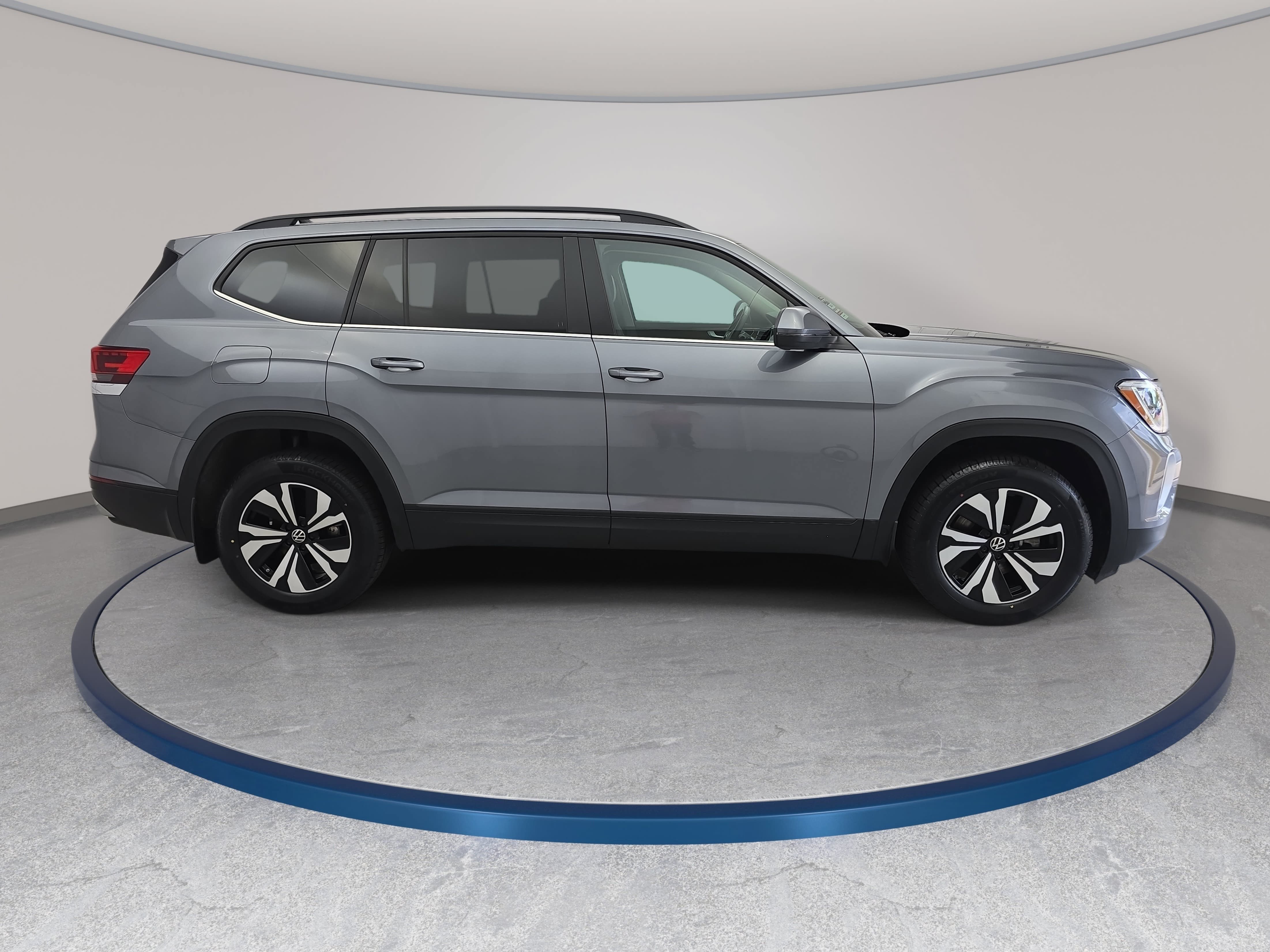 Used 2024 Volkswagen Atlas SE AWD/4WD image 4