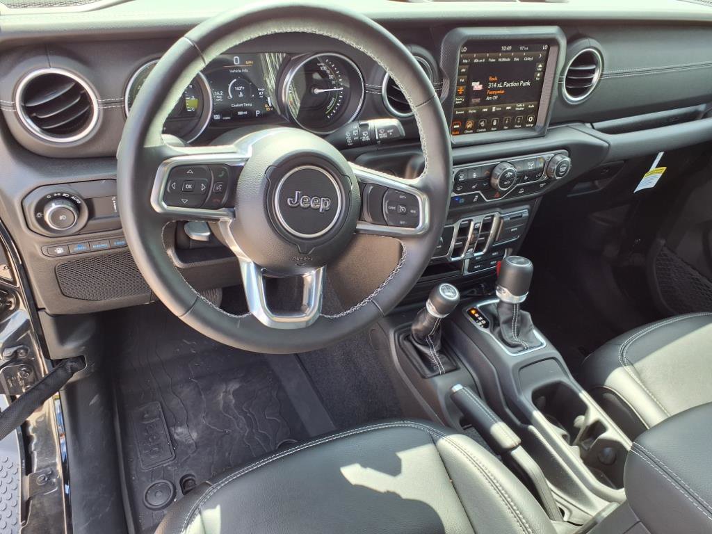 New 2023 Jeep Wrangler Unlimited Sahara w/ Cold Weather Group AWD/4WD image 3