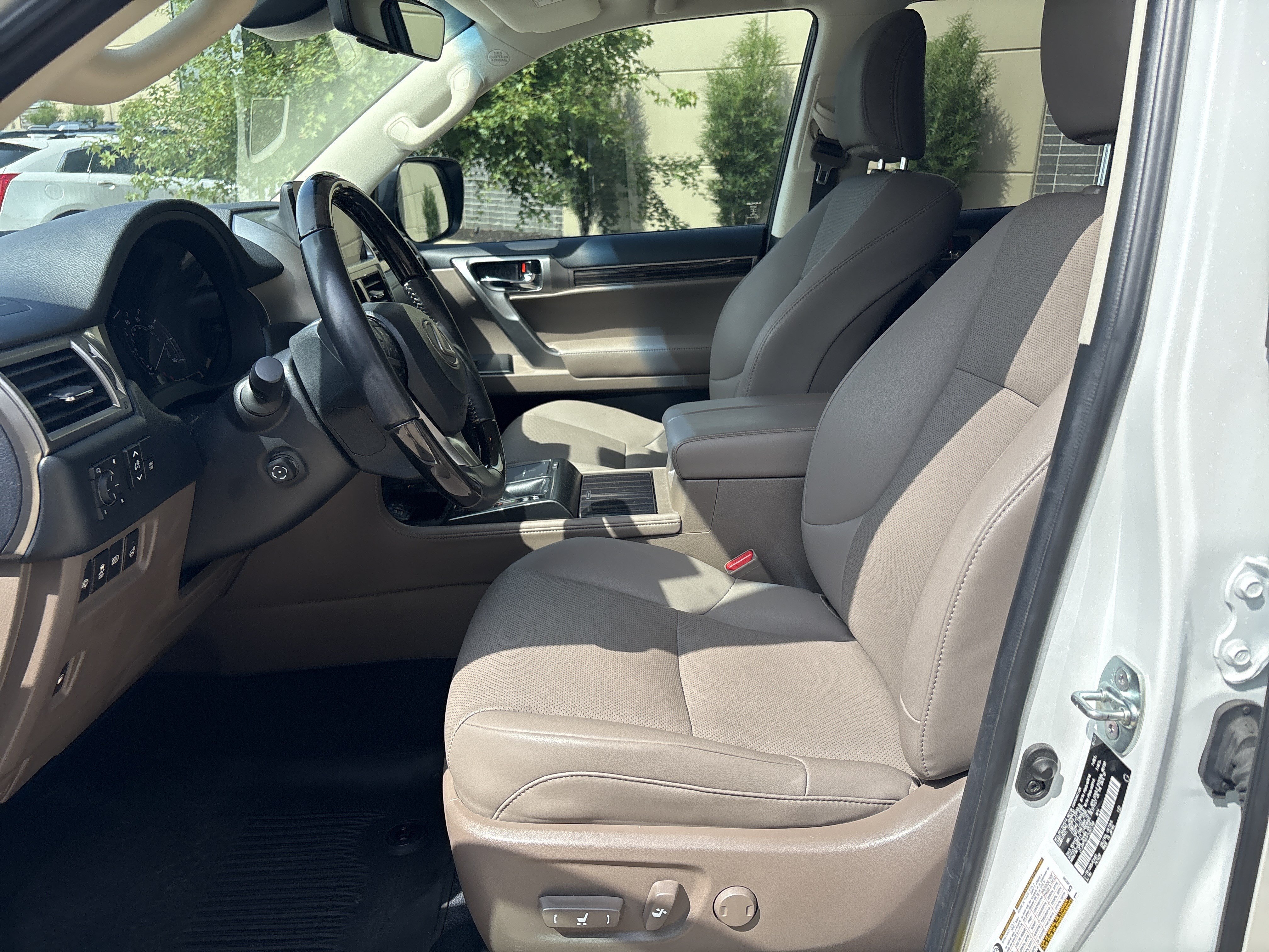 Used 2023 Lexus GX 460 Premium AWD/4WD image 16