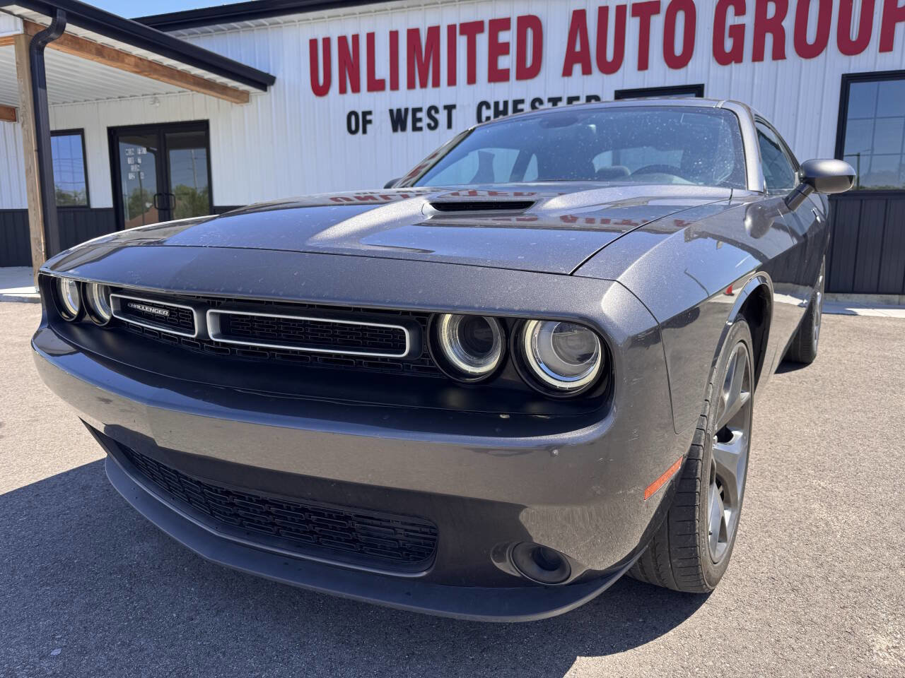 Used 2016 Dodge Challenger SXT image 2