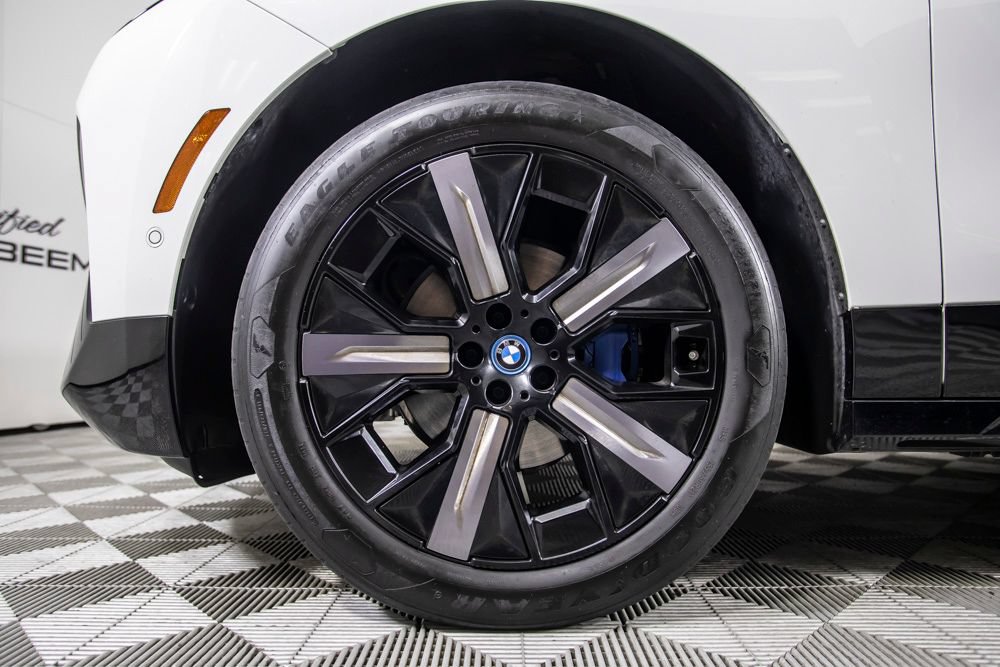 Used 2024 BMW iX xDrive50 w/ Sport Package AWD/4WD image 34