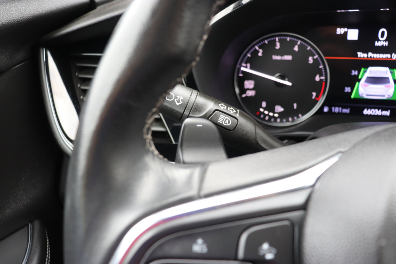 Used 2022 Buick Envision Avenir w/ Technology Package II image 31