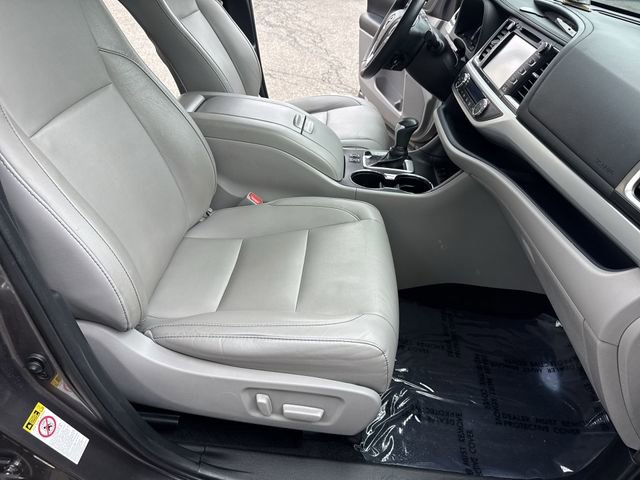 Used 2019 Toyota Highlander XLE FWD image 10