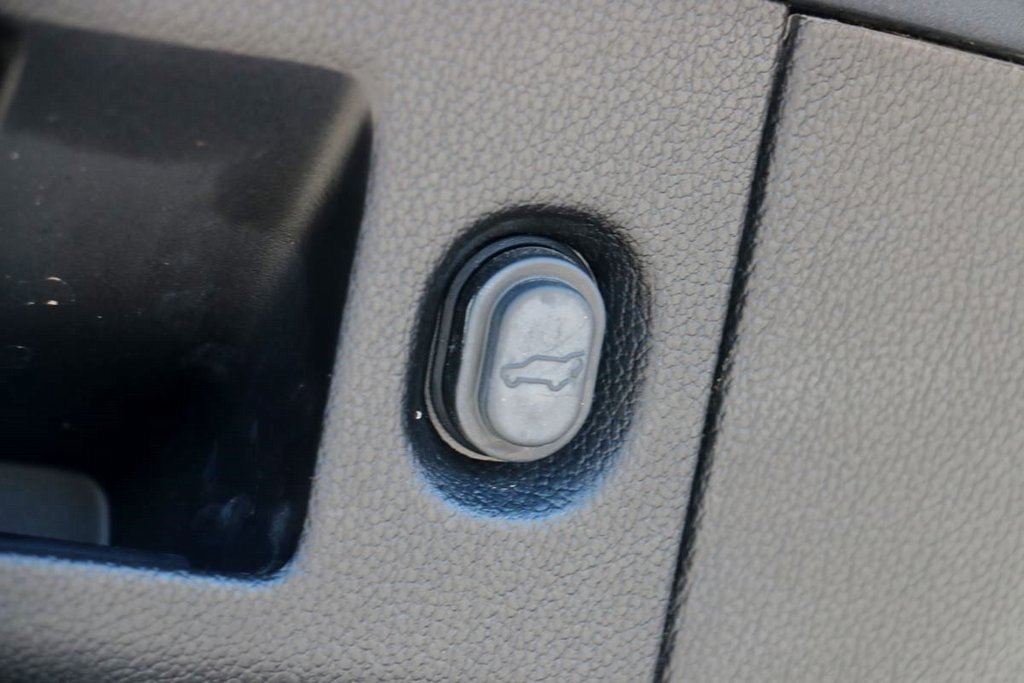 Used 2020 Cadillac Escalade ESV Premium Luxury image 12