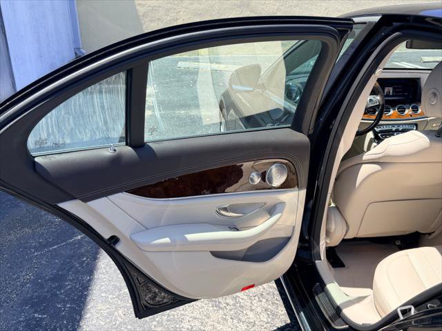 Used 2017 Mercedes-Benz E 300 image 14