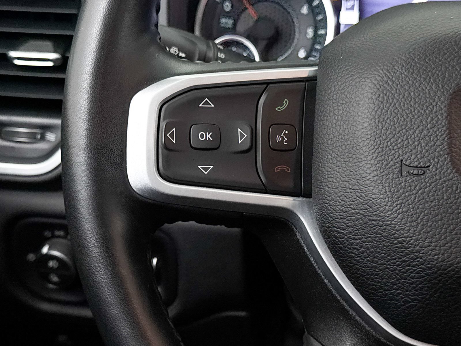 Used 2023 RAM 1500 Big Horn AWD/4WD image 32