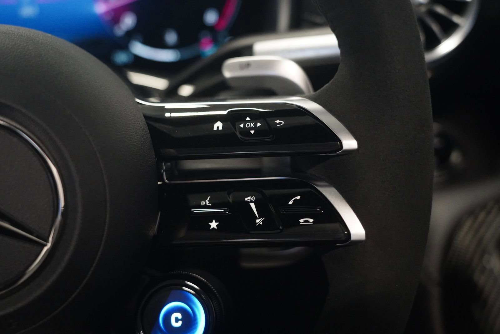 Certified 2024 Mercedes-Benz SL 55 AMG 4MATIC w/ Driver Assistance Package image 20