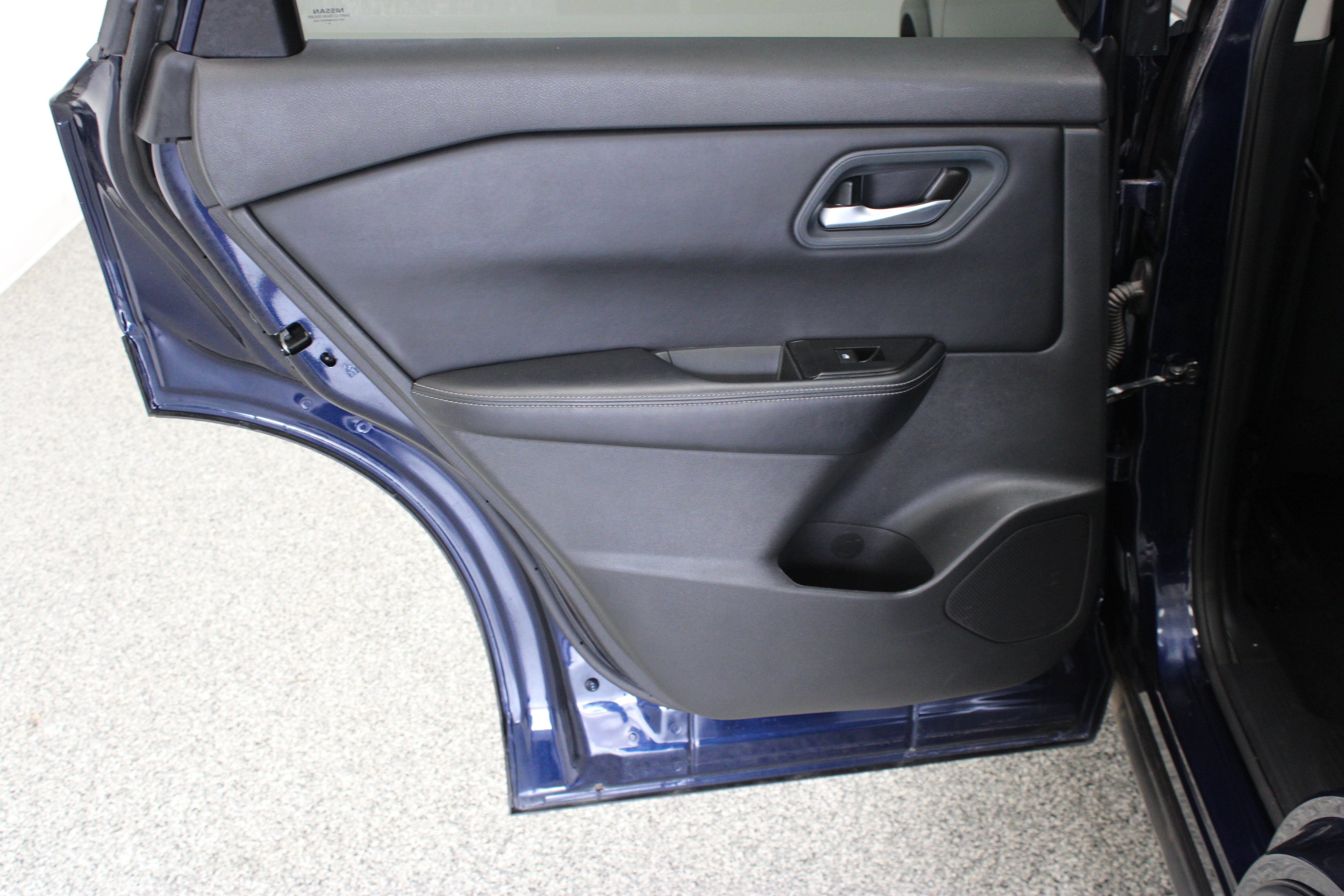Used 2025 Nissan Rogue SV FWD image 25