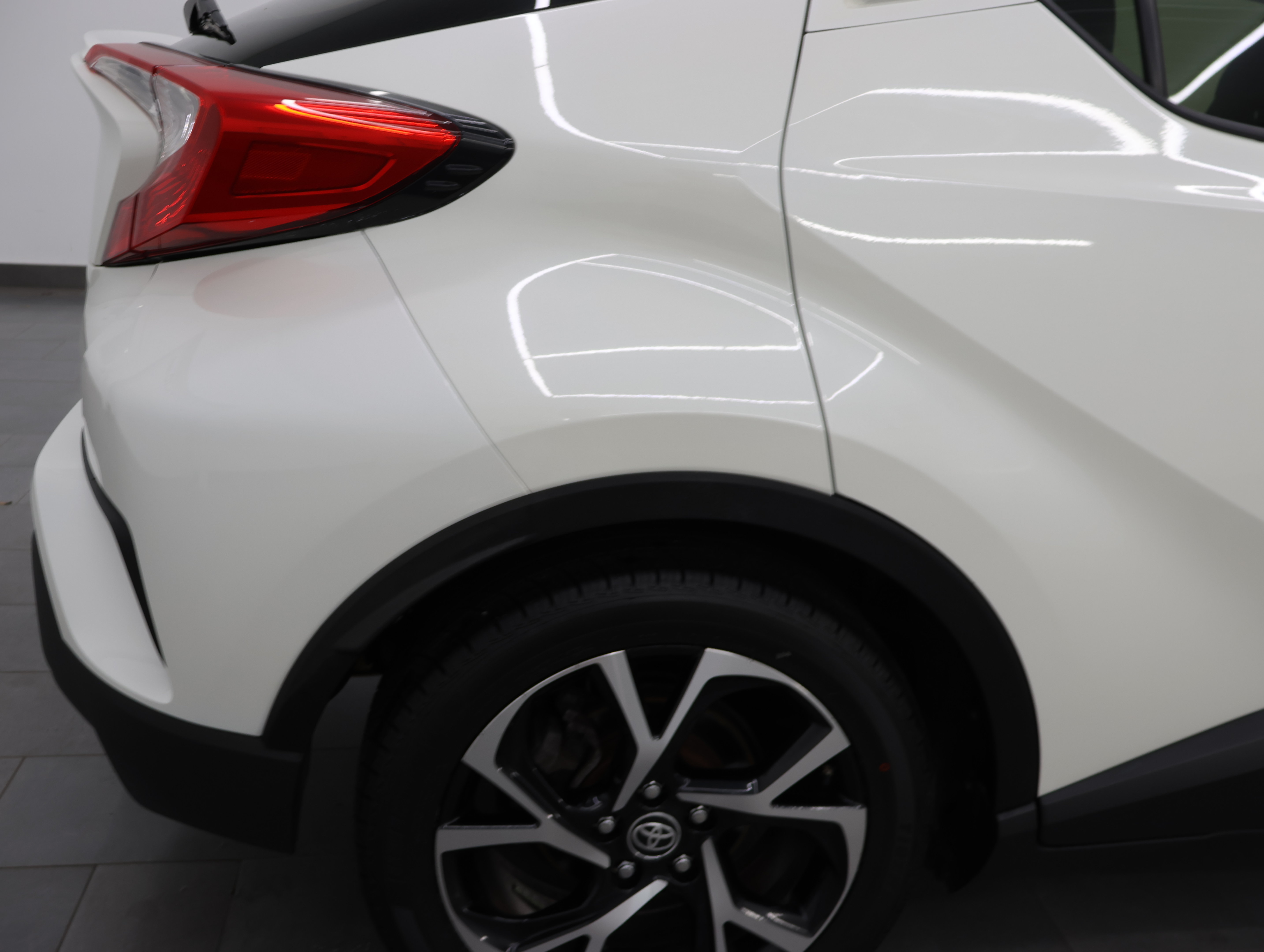 Used 2020 Toyota C-HR XLE FWD image 25