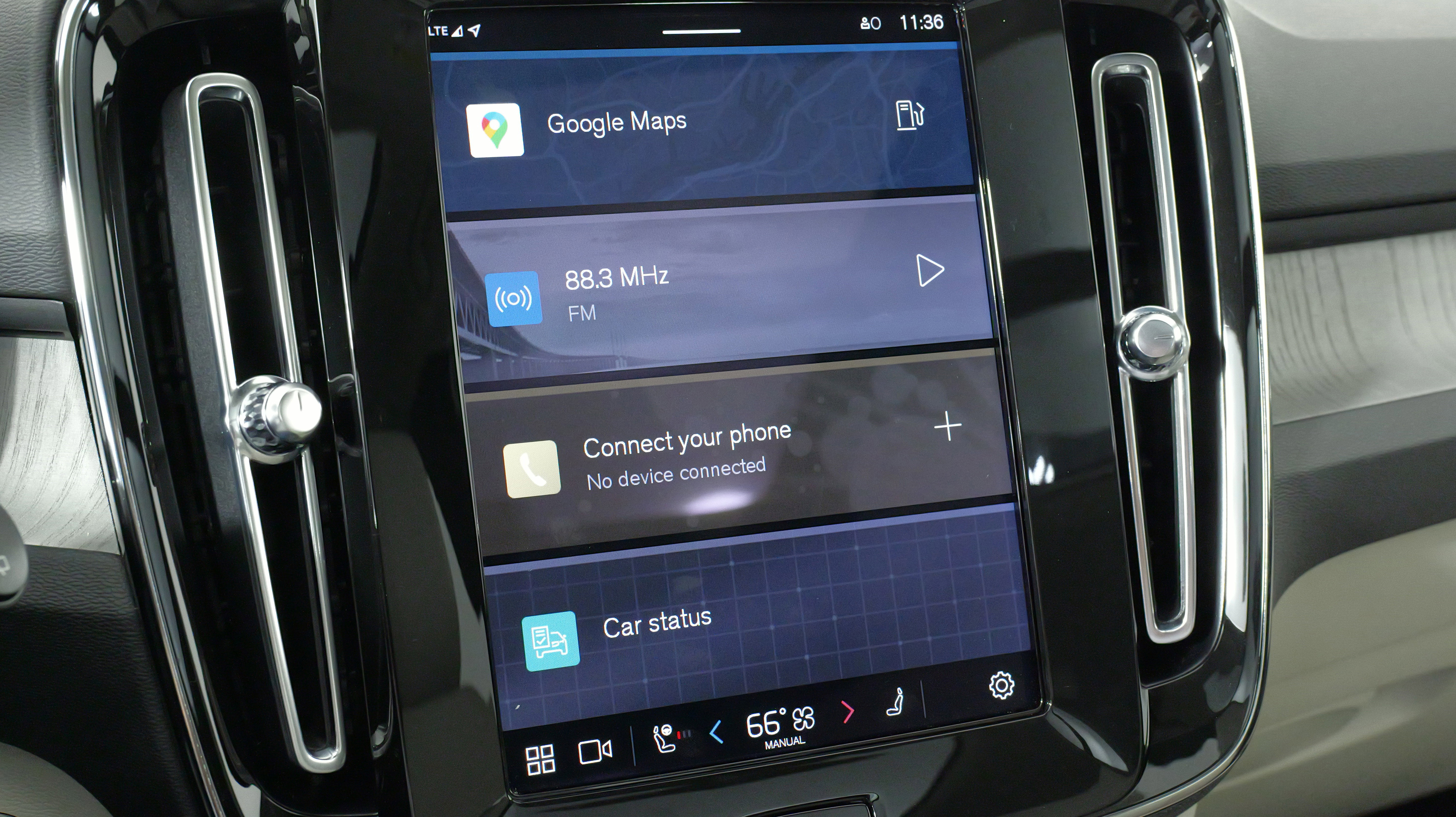 Used 2024 Volvo XC40 B5 Plus w/ Climate Package image 48