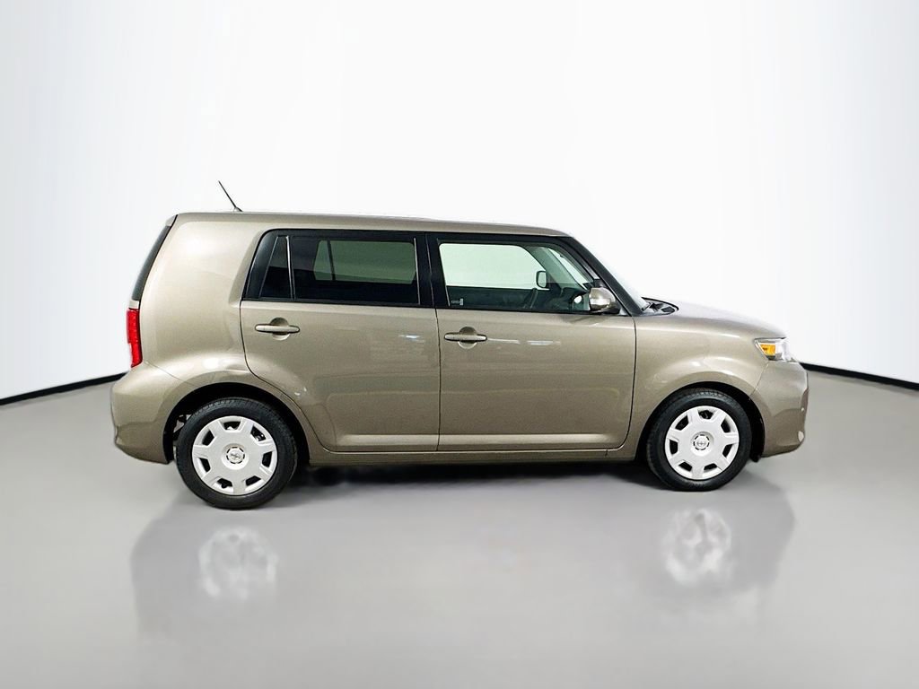Used 2012 Scion xB FWD image 9
