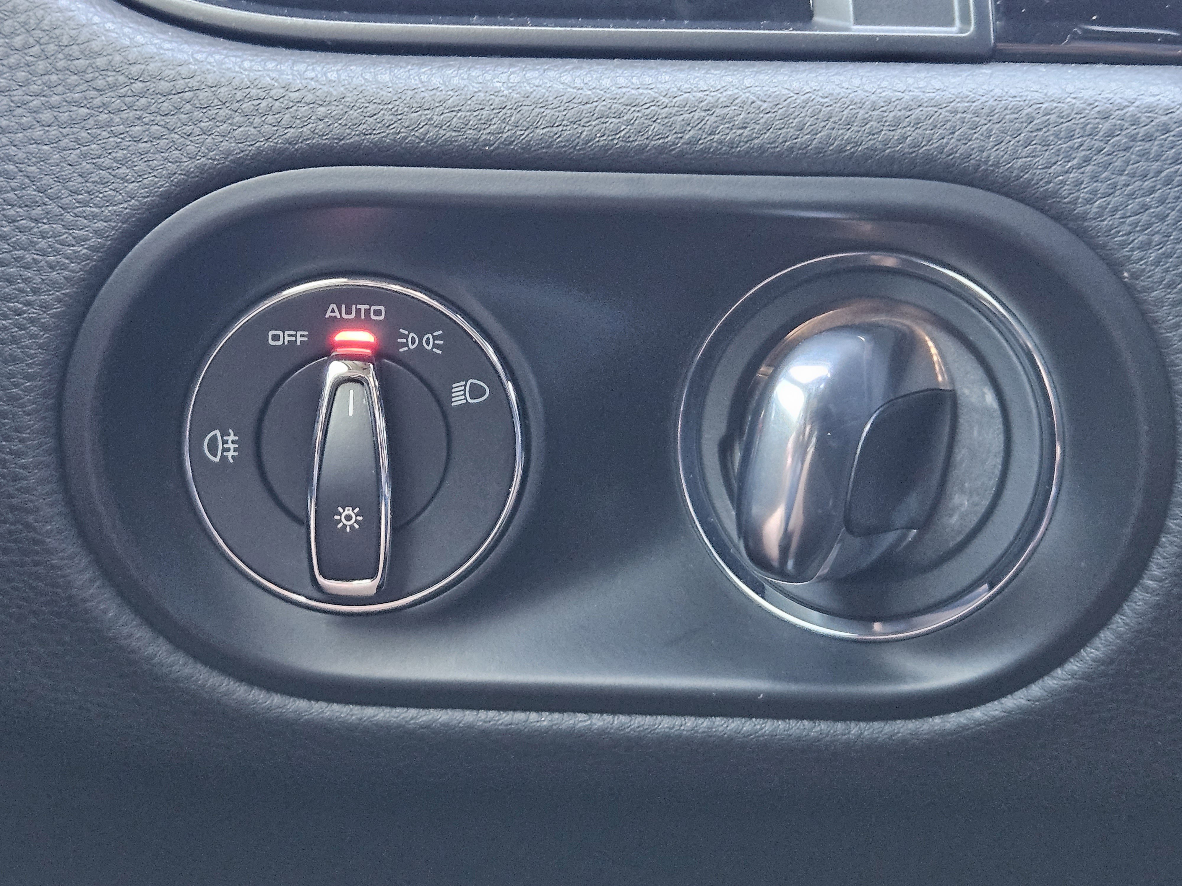 Certified 2021 Porsche Macan image 21