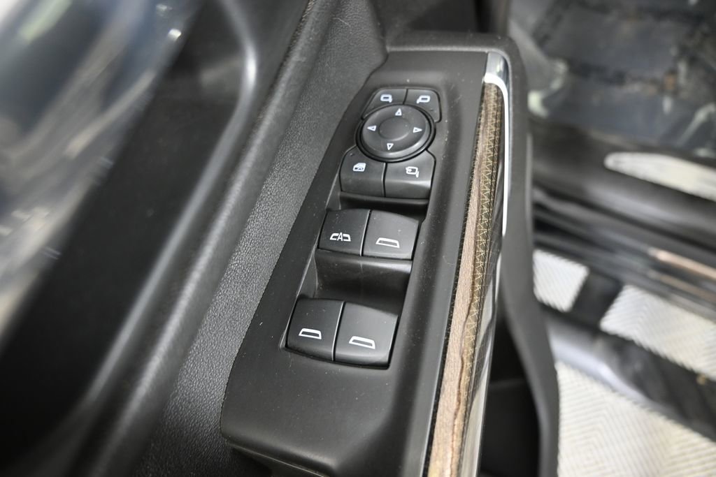 Used 2021 Chevrolet Silverado 2500 LT w/ Midnight Edition AWD/4WD image 19