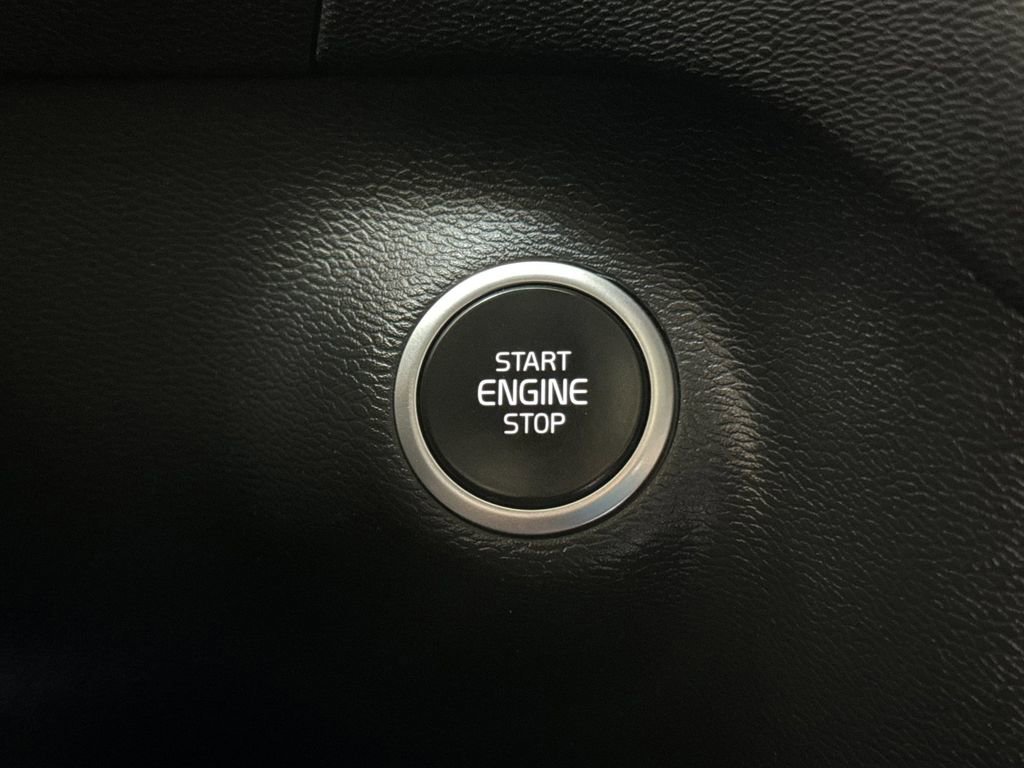 Certified 2023 Volvo XC40 B5 Ultimate w/ Climate Package image 22